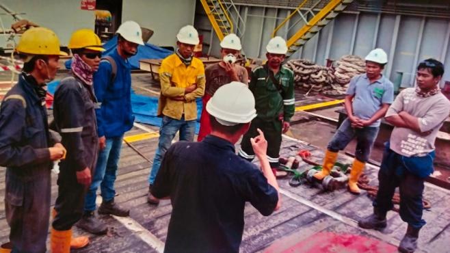 Install Azimuth Thruster dan Main Engine